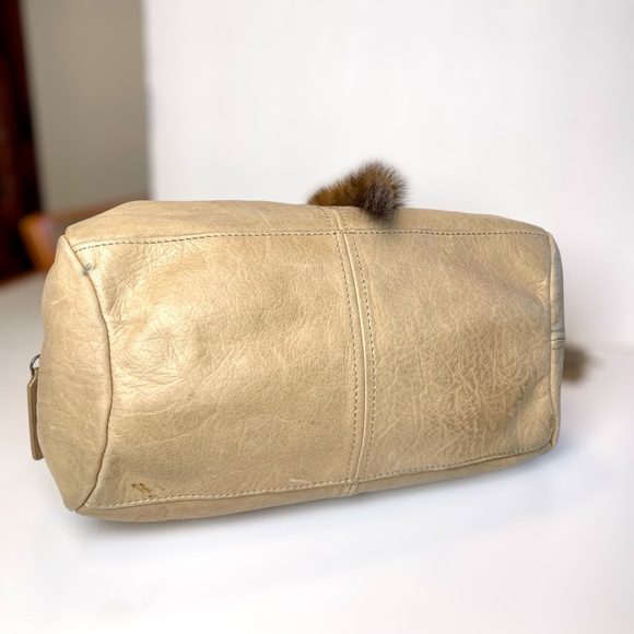 👡Vintage Juicy Couture Leather Bowler Nude / Taupe Tassel Bag Top Handle Orb - Picture 5 of 8